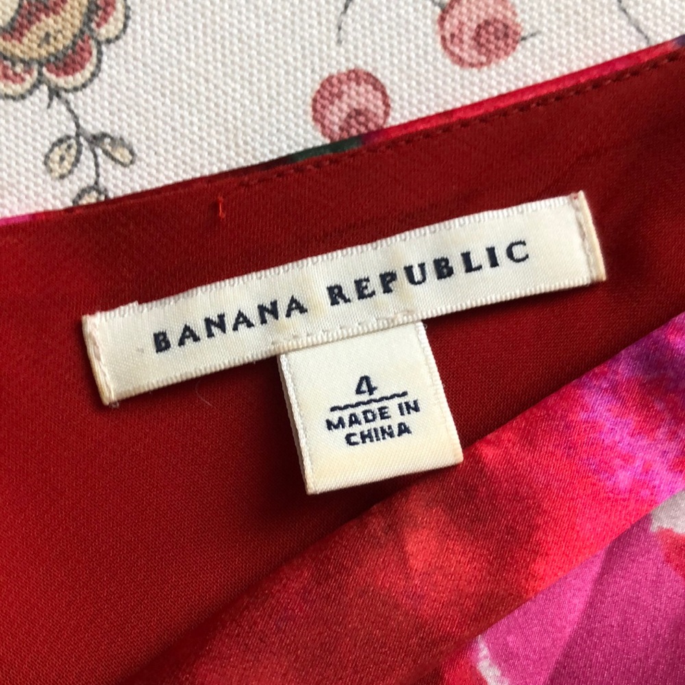 Banana Republic Red Print Silk Dress, Size 4 - Picture 5 of 8